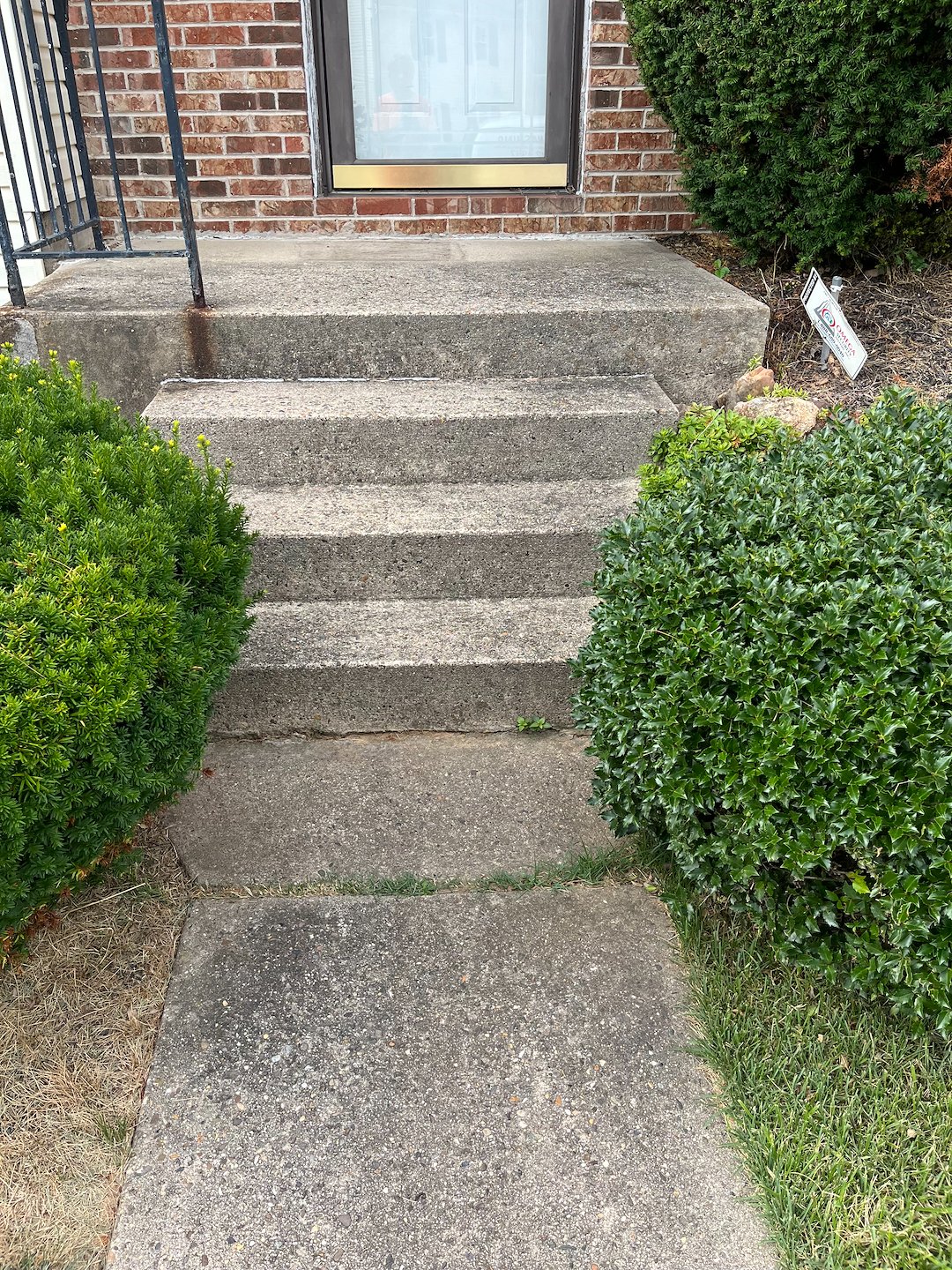 Concrete Walkway Surface Cleaning Performed in Robbinsville, NJ